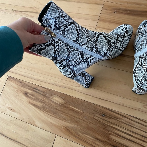 COPY - IDIFU • Faux snakeskin booties - Picture 8 of 10